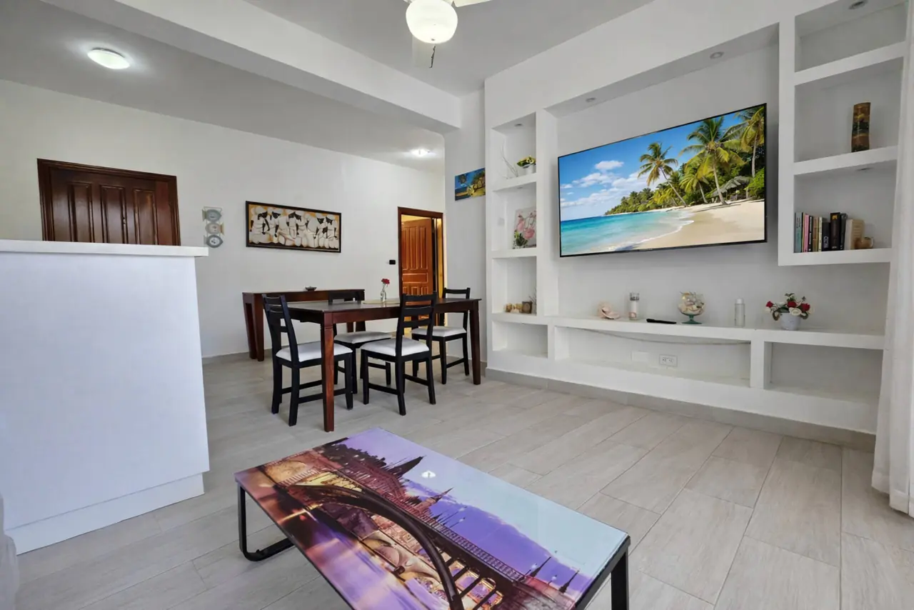 Alma, adults only: Living room