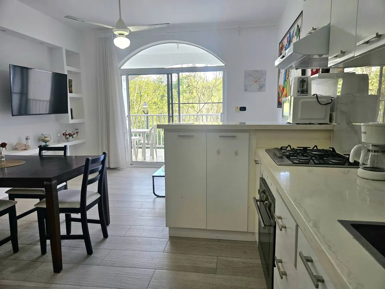 Alma, adults only: Kitchen