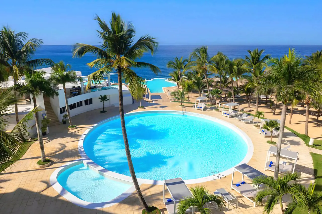 Alma, adults only: Pool