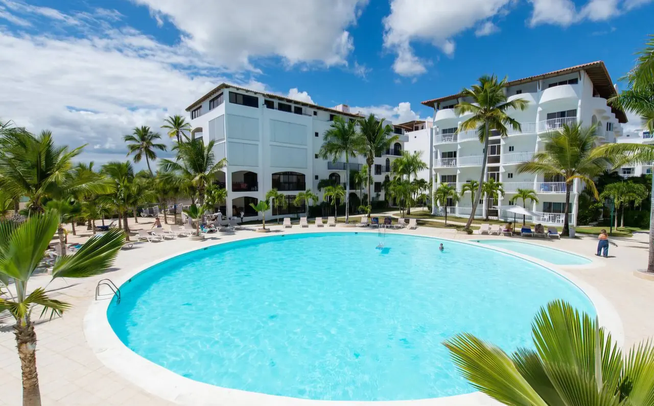Alma, adults only: Pool