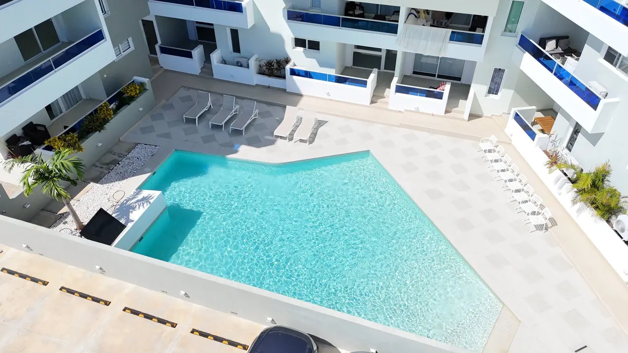 Two suites: Pool