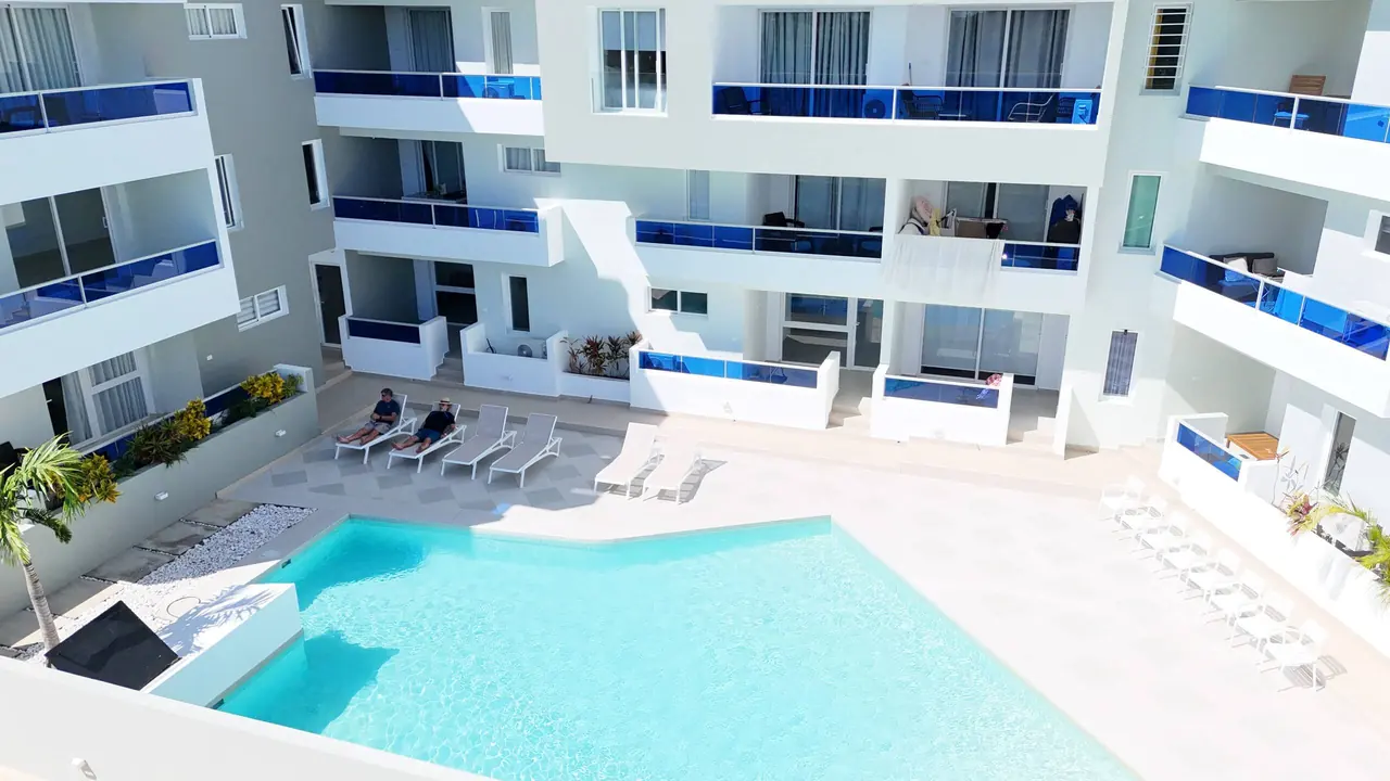 Two suites: Pool