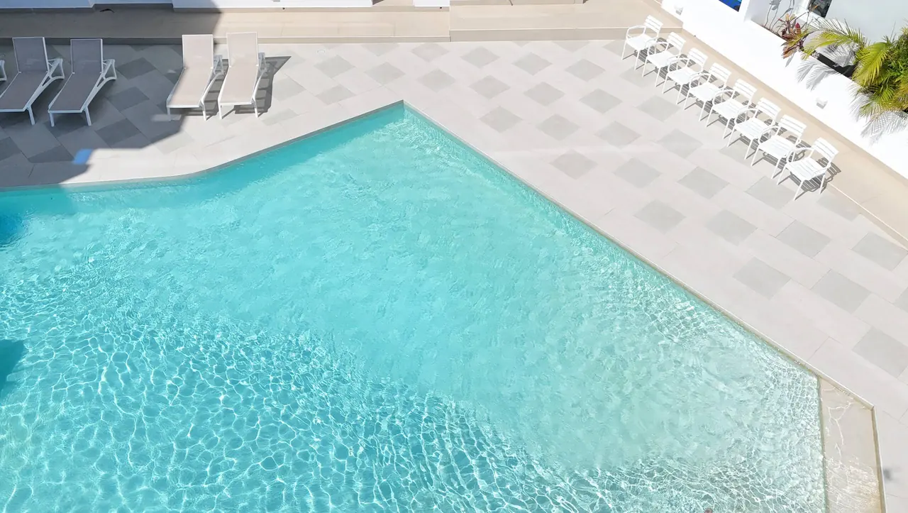 Two suites: Pool