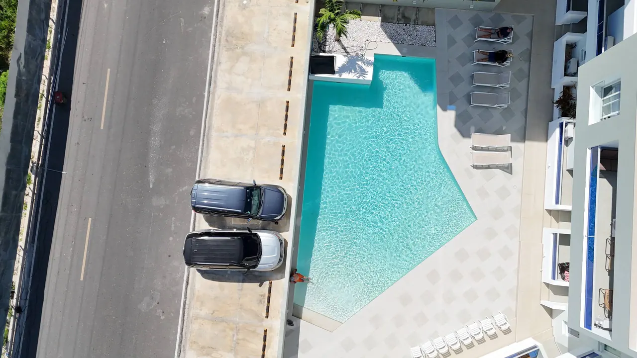 Two suites: Pool