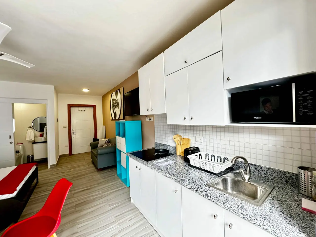 Studio with pool and gym: Kitchen