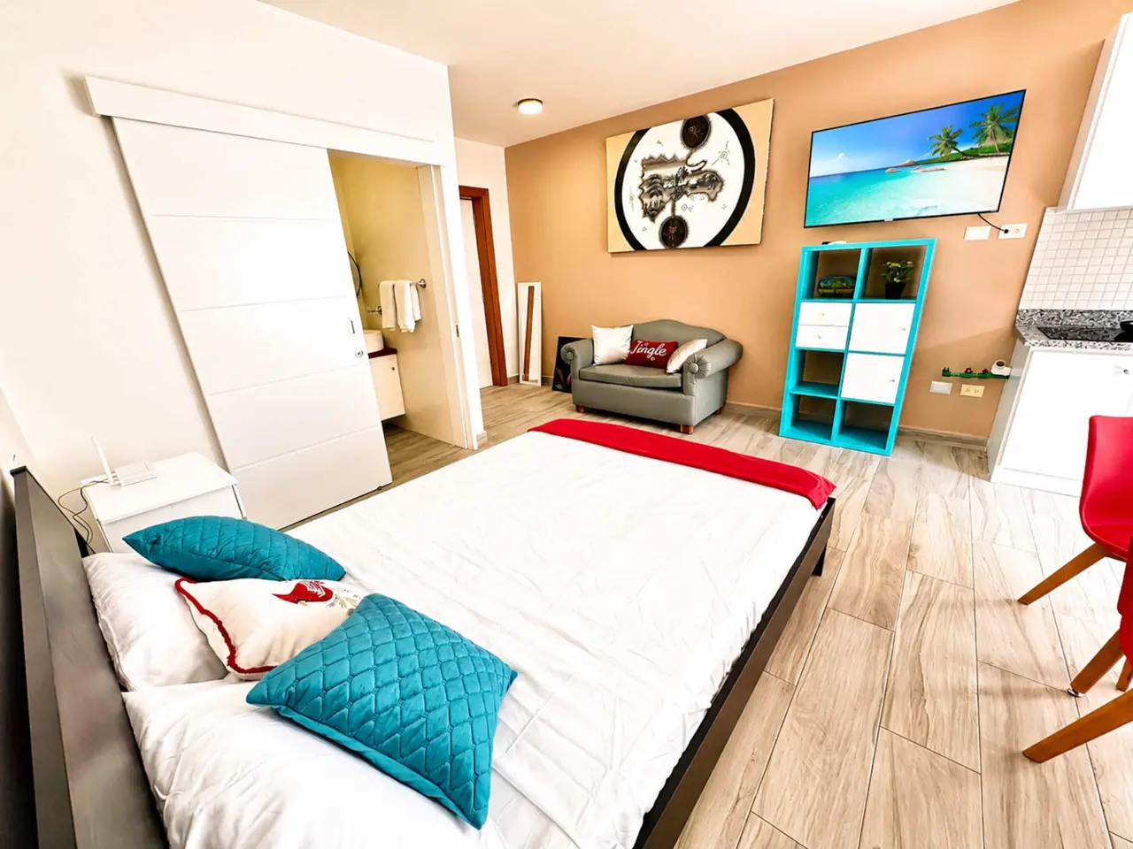 Studio with pool and gym: Bedrooms