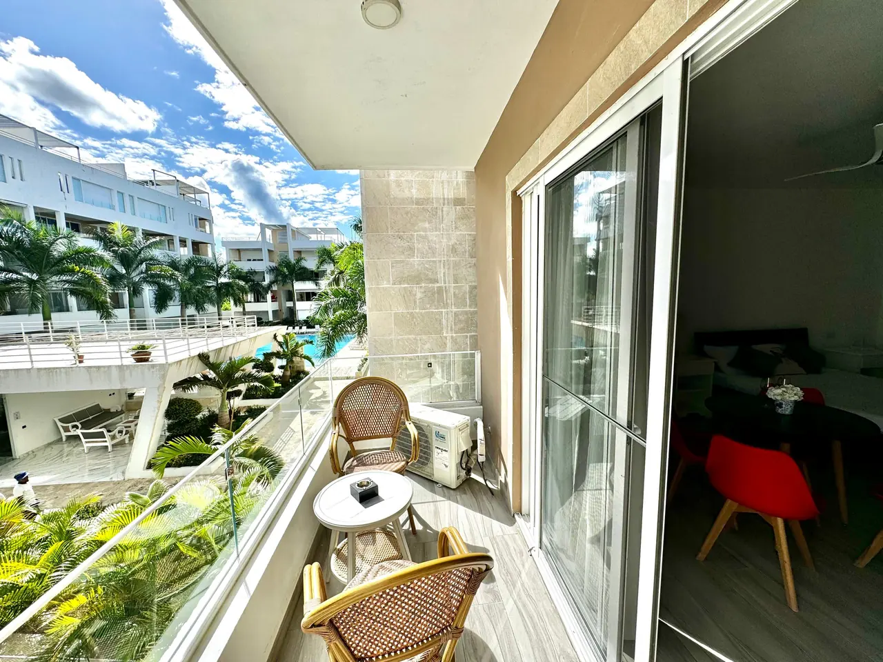 Studio with pool and gym: Outside