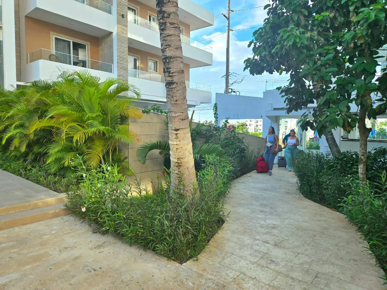 Studio with pool and gym: Outside