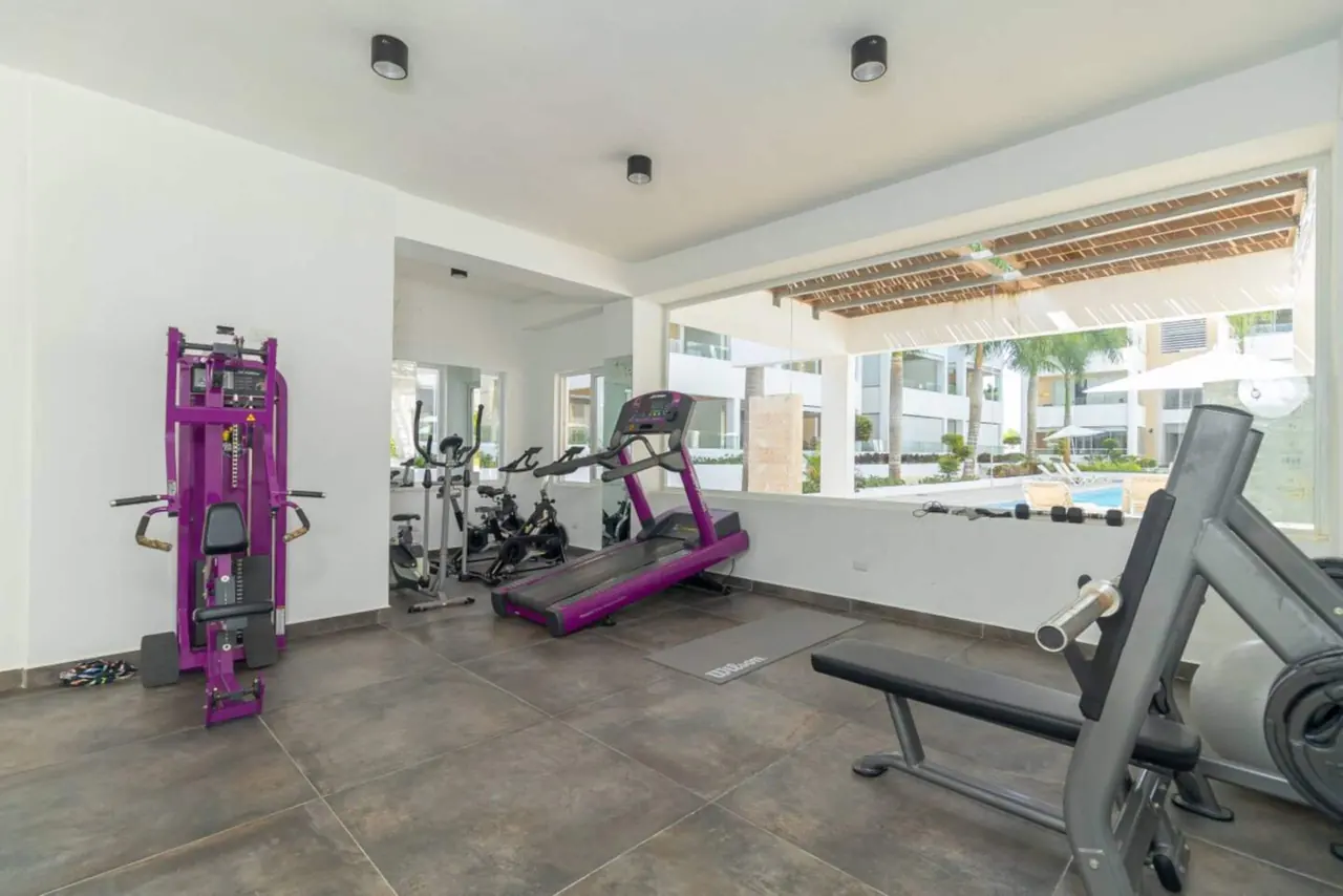 Studio with pool and gym: Outside