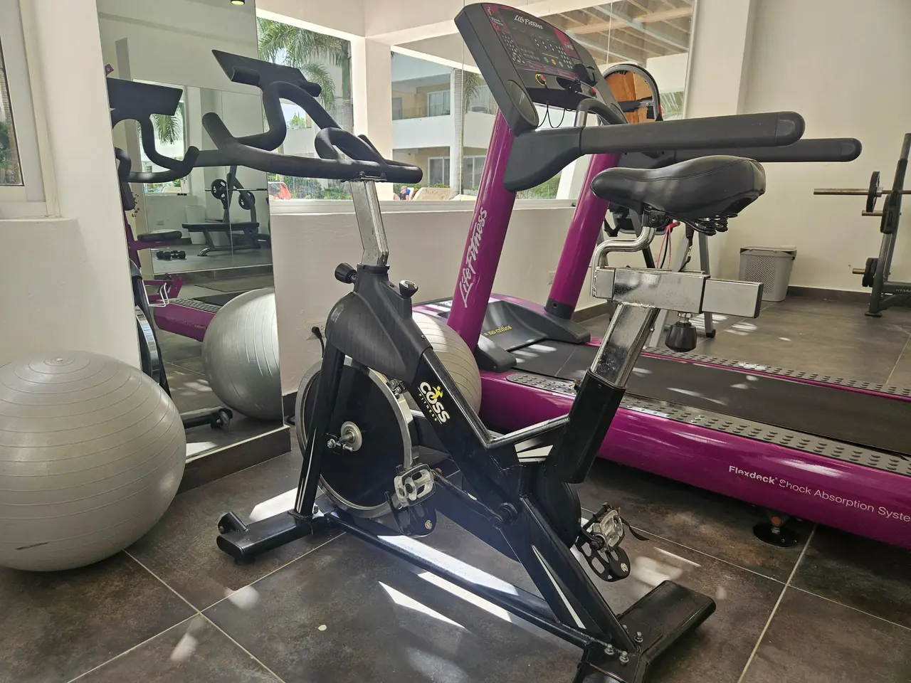 Studio with pool and gym: More photos