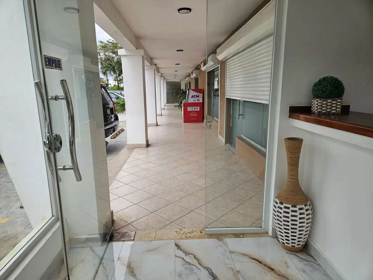 Studio with pool and gym: More photos