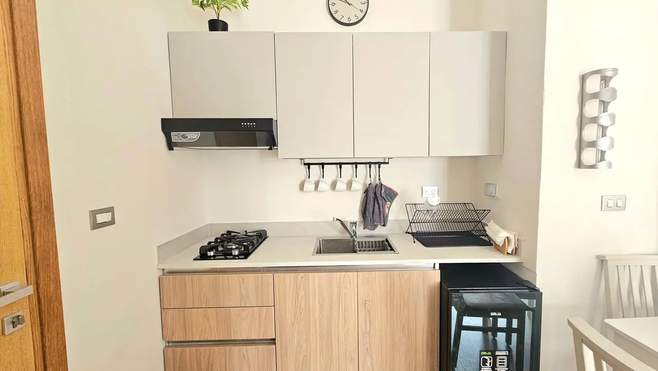 Coral Azul Studio: Kitchen