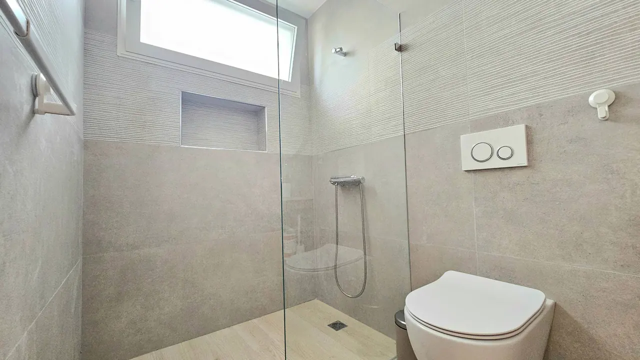 Coral Azul Studio: Bathrooms