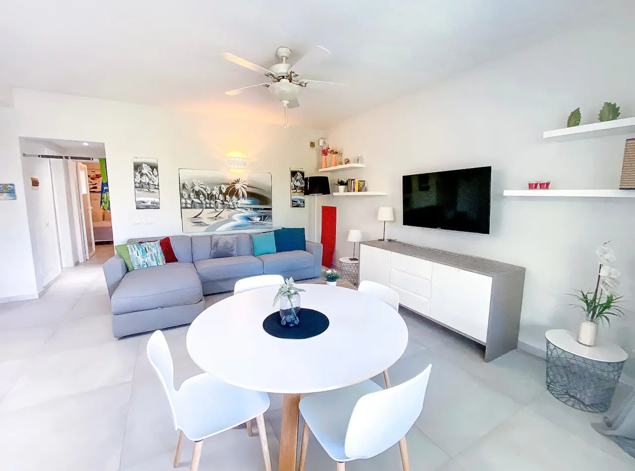 Tracadero Luxe: Living room