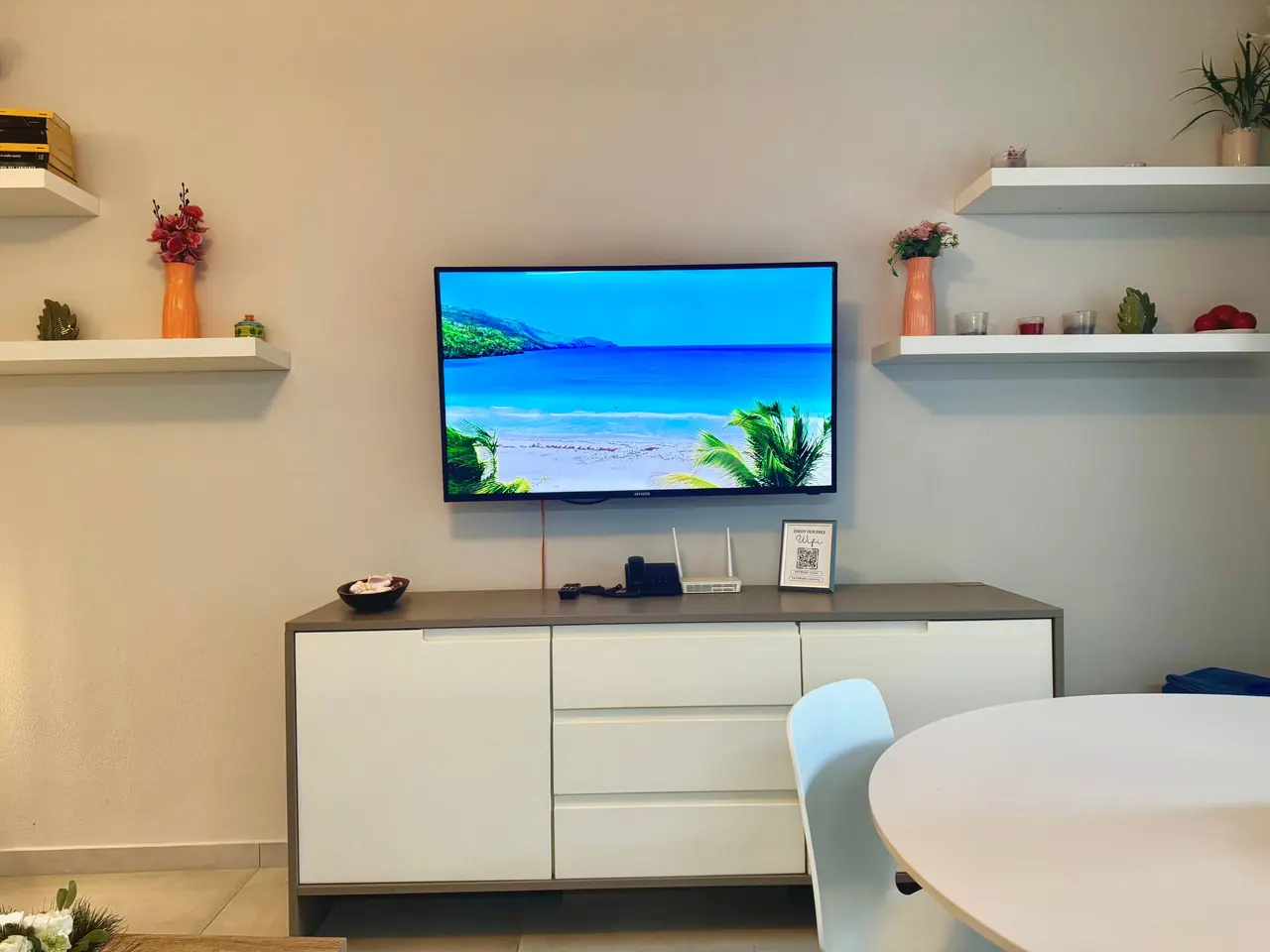 Tracadero Luxe: Living room