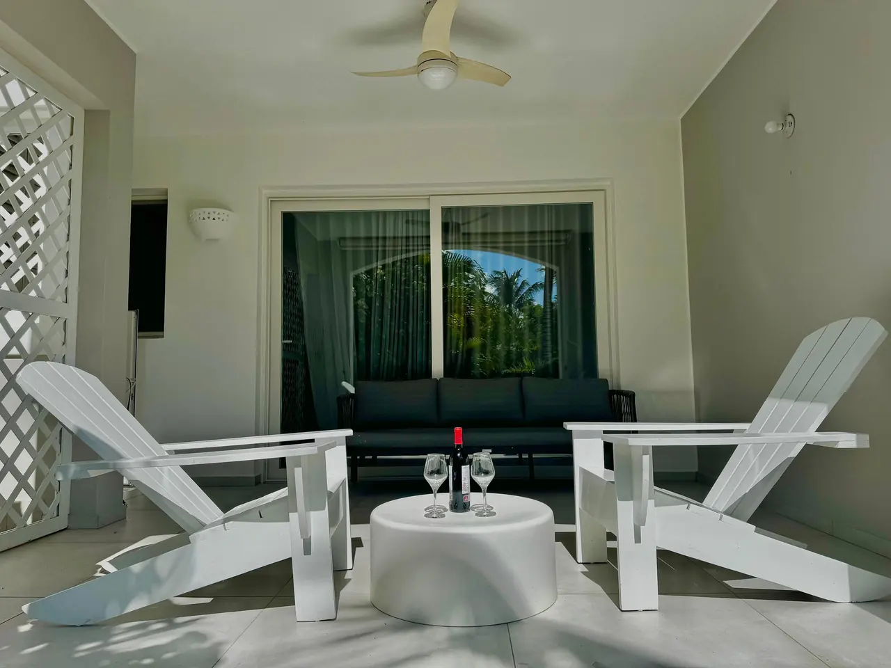 Tracadero Luxe: Balcony
