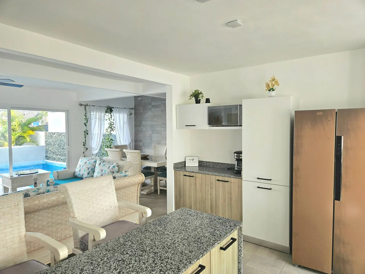 Villa with private pool: Kitchen