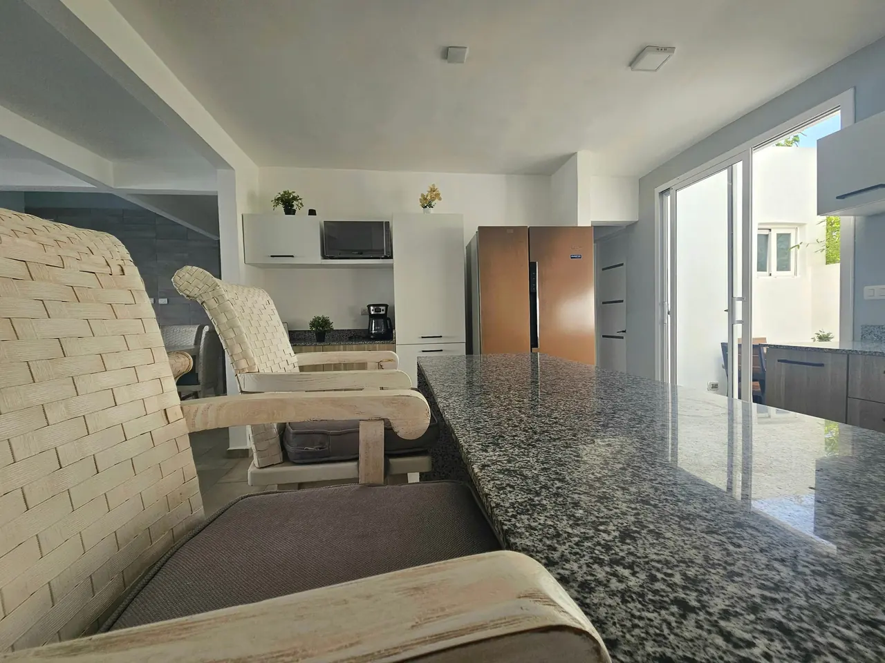 Villa with private pool: Kitchen