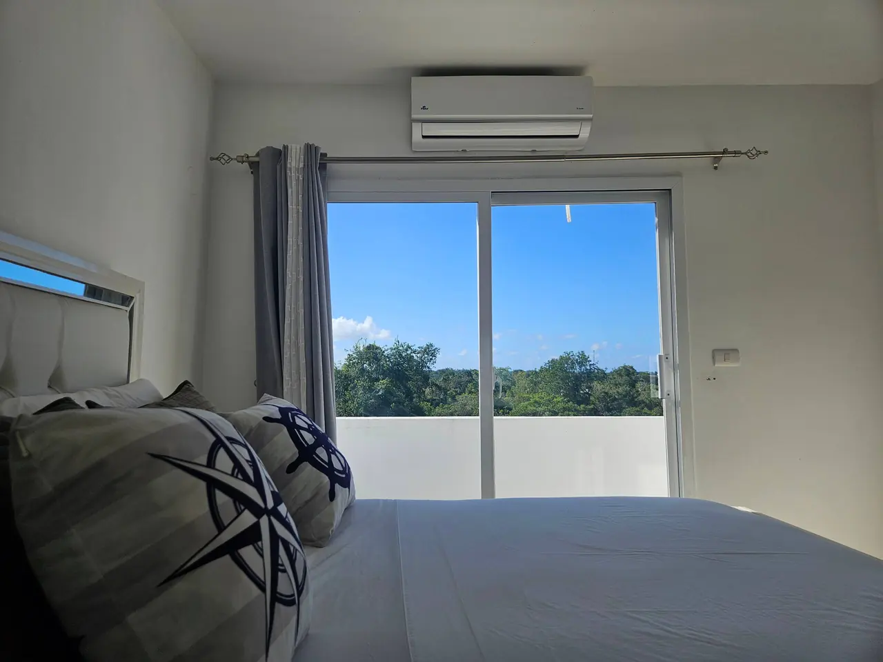 Villa with private pool: Bedrooms