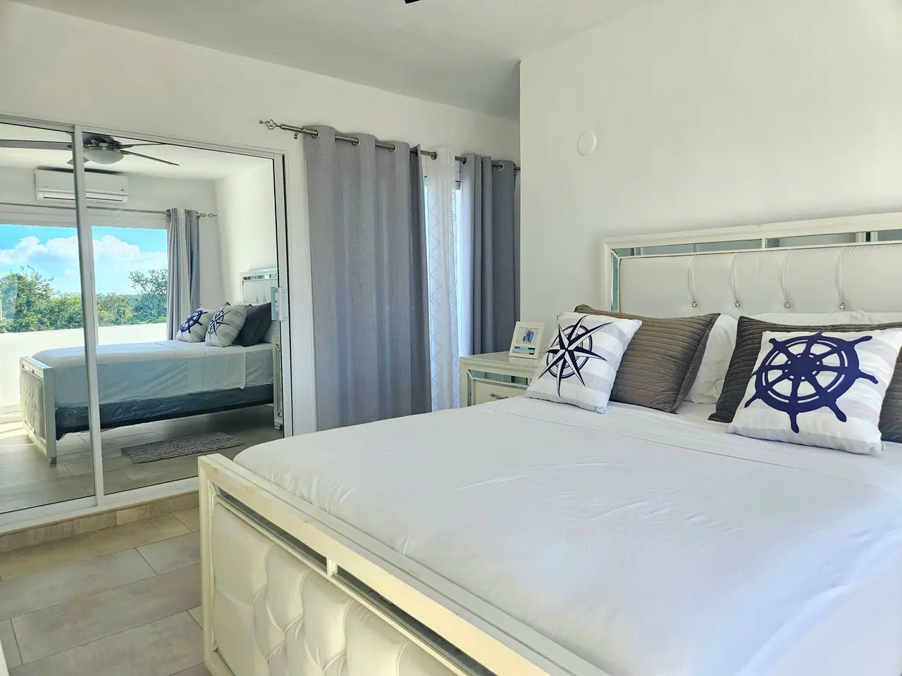 Villa with private pool: Bedrooms