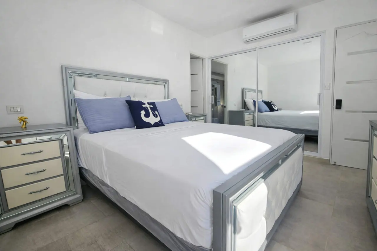 Villa with private pool: Bedrooms