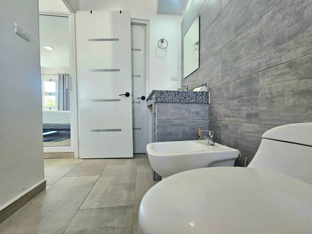 Villa with private pool: Bathrooms
