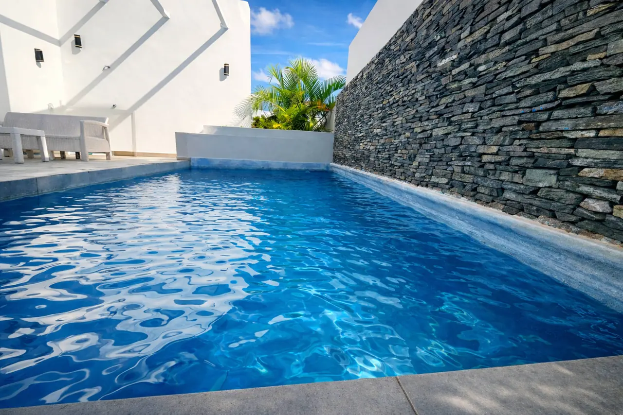 Villa with private pool: Pool